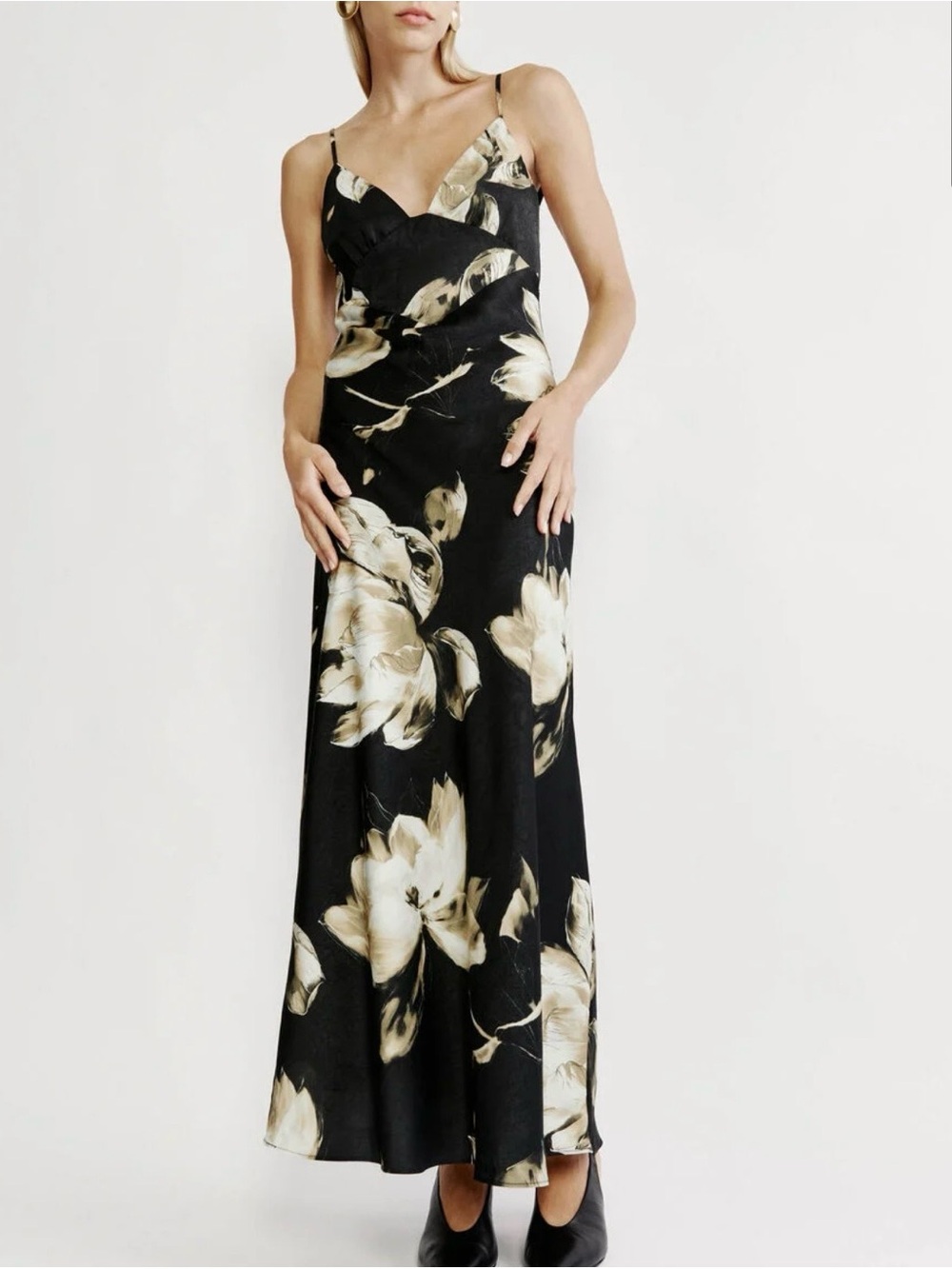 Bardot Capri Printed Slip Dress In Black
Floral